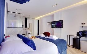 Couples Getaway Unit With Jacuzzi - City Center