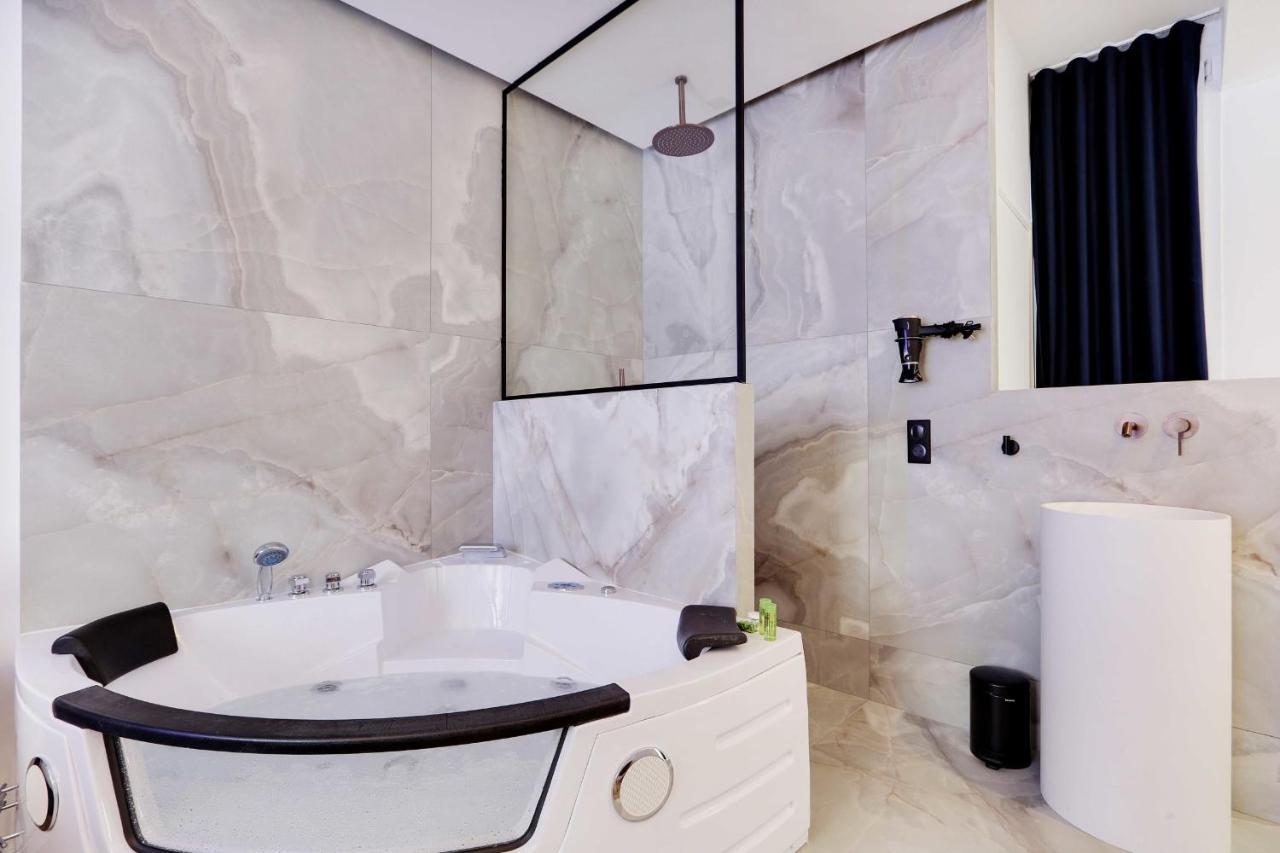 Couples Getaway Unit With Jacuzzi - City Center Paris Extérieur photo